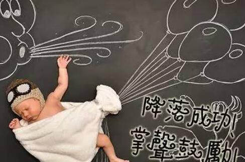 妈妈分娩的时候宝宝干什么呢?才知道这么神奇!