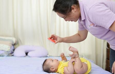 去美国生宝宝,孕妈找月嫂的准则是什么?