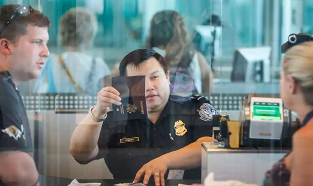 已经拿到了十年美签，赴美生子下一步该如何顺利入境

