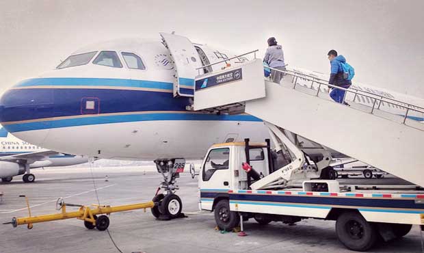 现在能前往美国生孩子吗,海关让入境吗