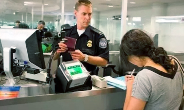 现在能前往美国生孩子吗,海关让入境吗